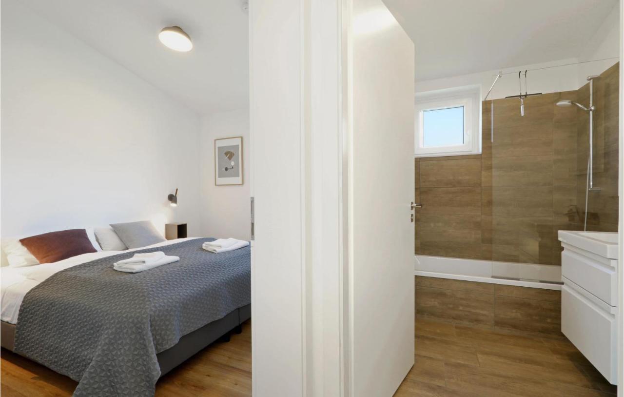Amazing Home In Lembruch-Duemmer See With Kitchen 외부 사진