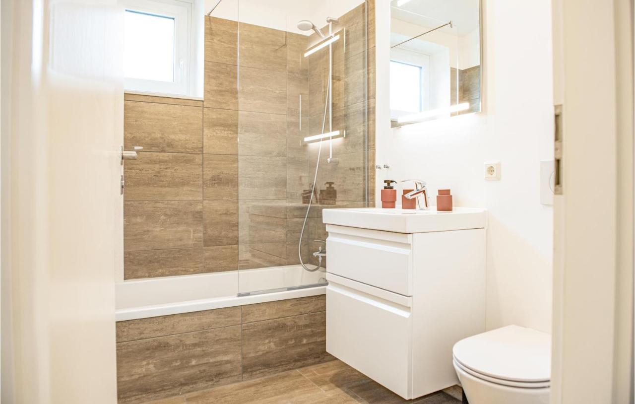 Amazing Home In Lembruch-Duemmer See With Kitchen 외부 사진