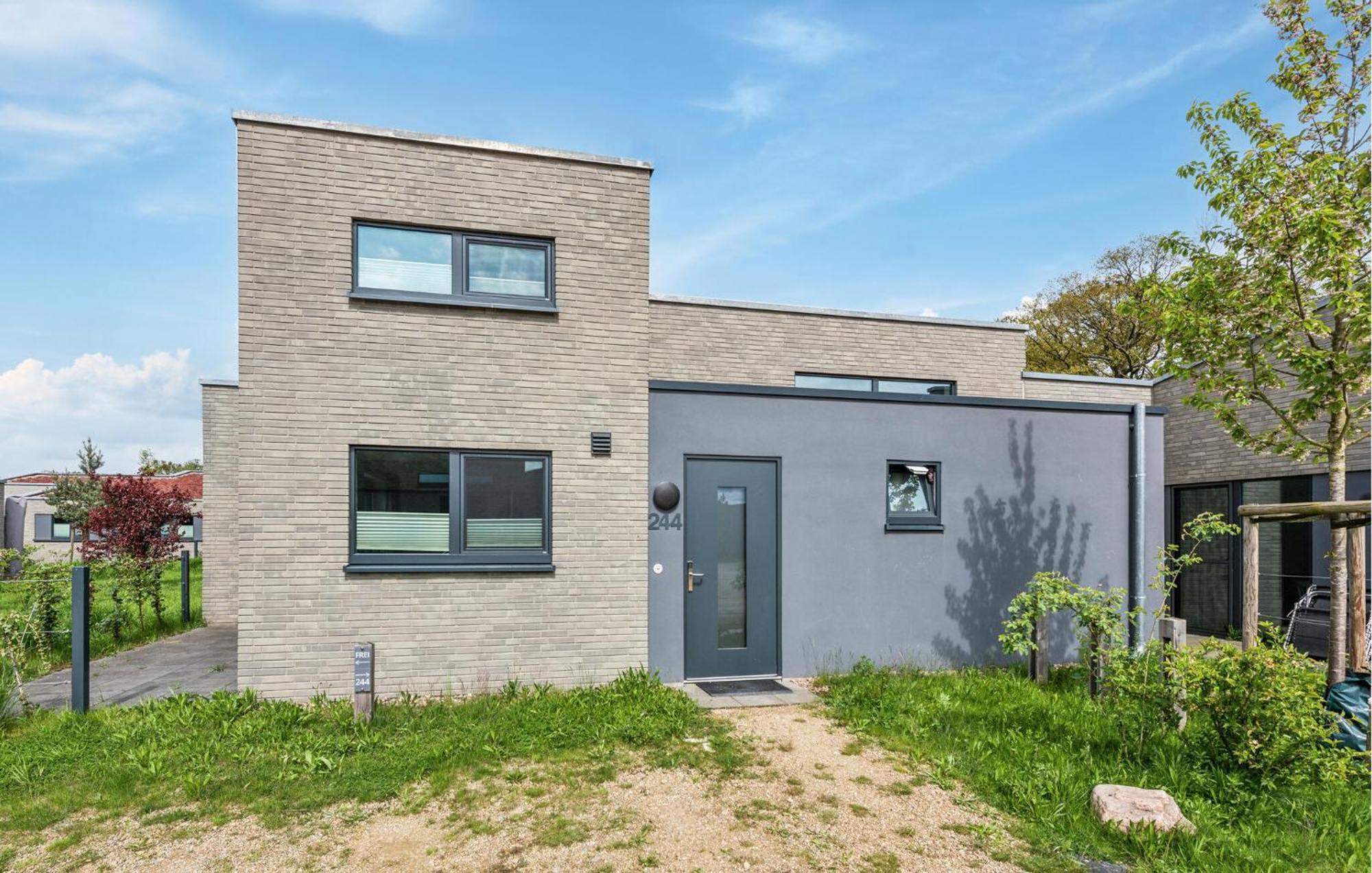 Amazing Home In Lembruch-Duemmer See With Kitchen 외부 사진