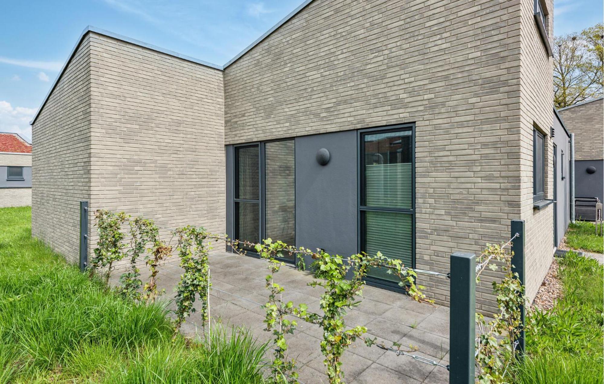 Amazing Home In Lembruch-Duemmer See With Kitchen 외부 사진